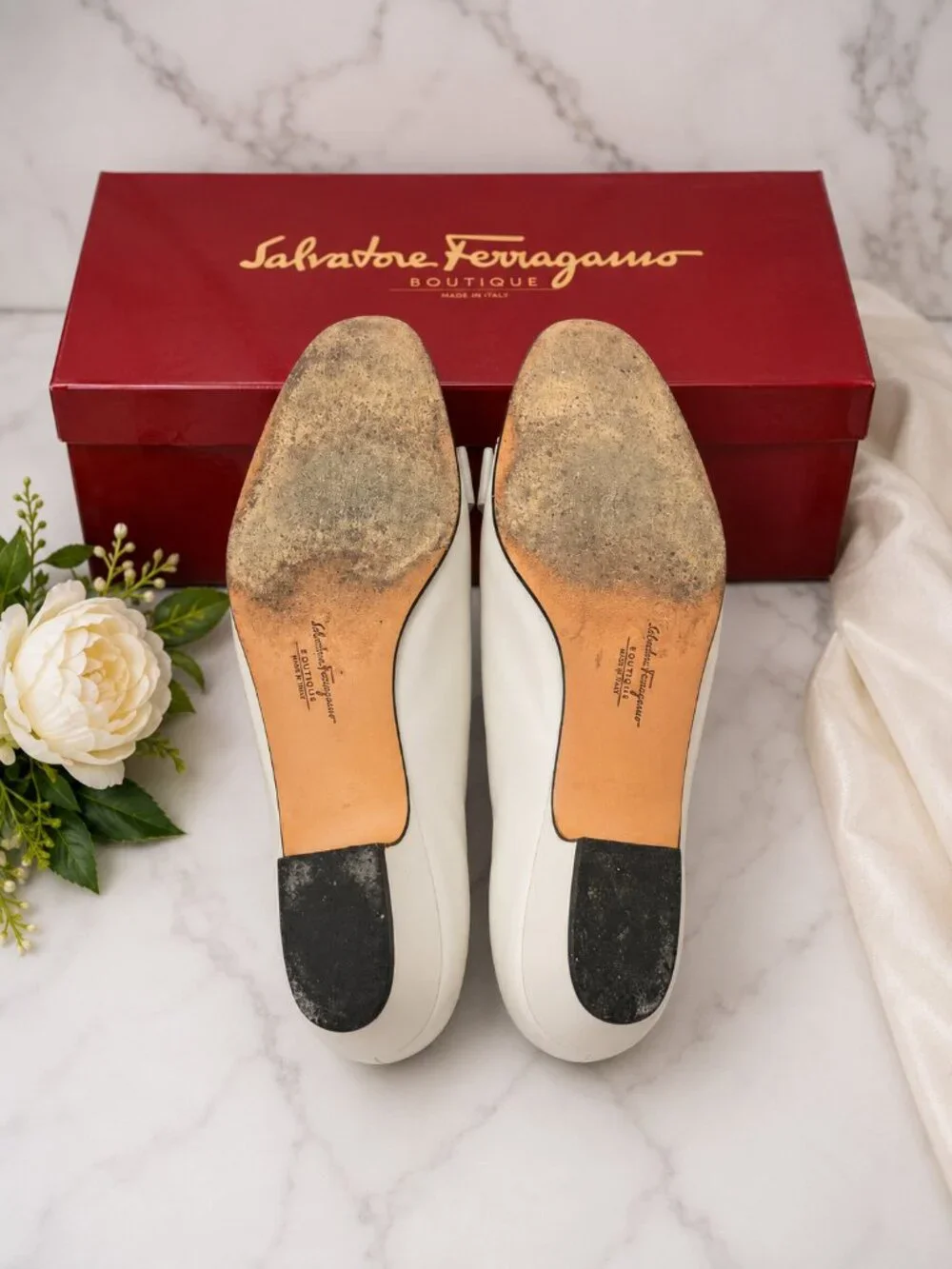 Salvatore Ferragamo Lillaz White Leather Bow Pumps Size 8B - Picture 3 of 4